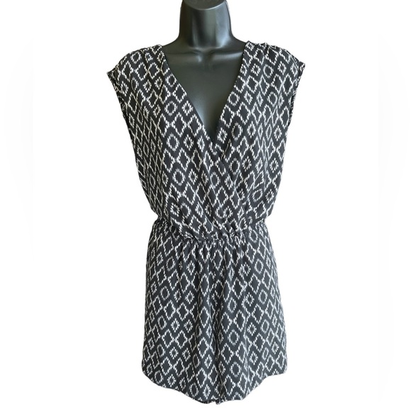 Banana Republic Black and White Patterned Romper - Picture 3 of 10